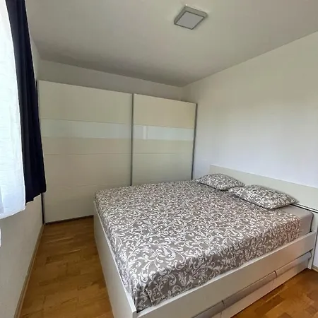 Apartment Ursula 3 *