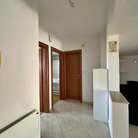 Ursula 3 شقة تروغير