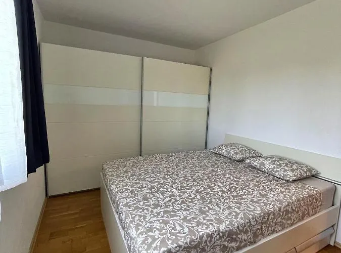 Apartment Ursula 3 *